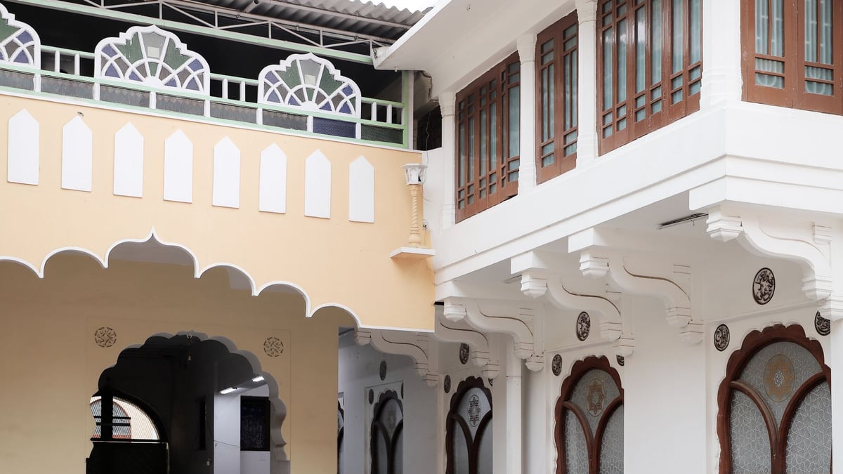Beautiful traditional architecture featuring intricate arches and ornate designs in an Indian building.